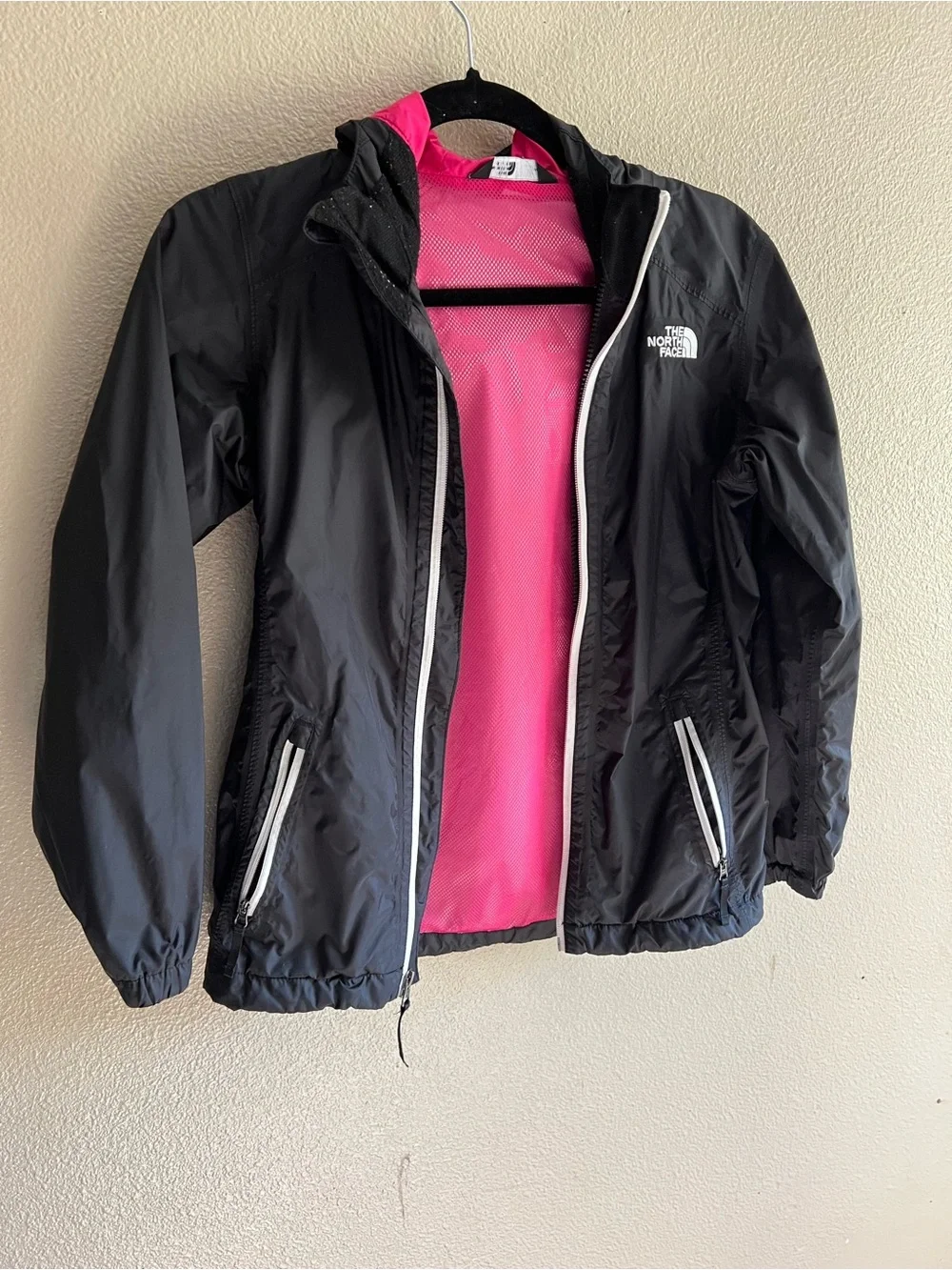 The North Face Black Shell Jacket with Pink Lining size medium outdoor sporty